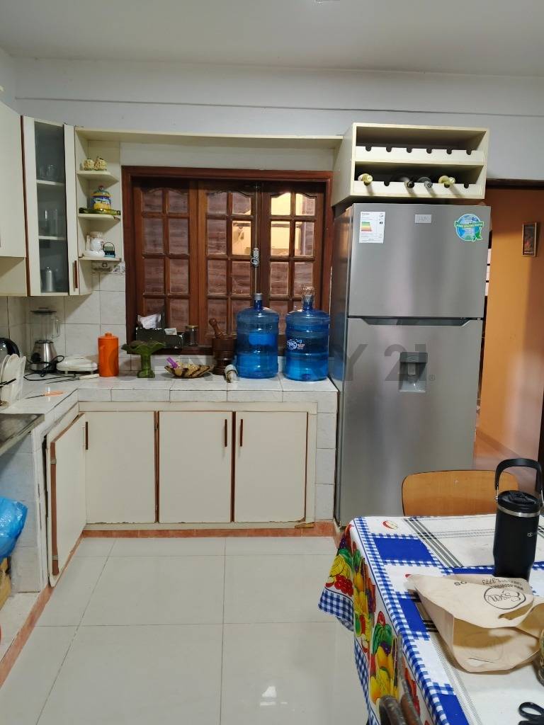 ¡Gran oportunidad en Barrio San Vicente! Casa de 2 niveles - imagen 6