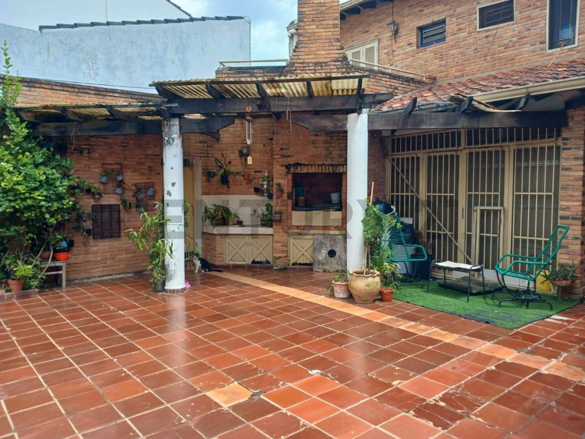 Vendo casa en San Vicente ideal para refaccionar - imagen 4