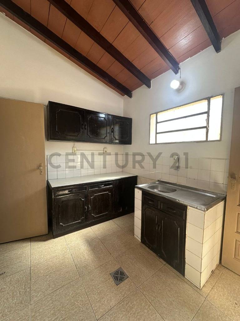 VENDO CASA DE CUATRO DORMITORIOS EN BARRIO SANTA LIBRADA DE ASUNCION - imagen 4