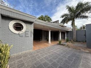 En venta amplia residencia zona UCA - imagen 3