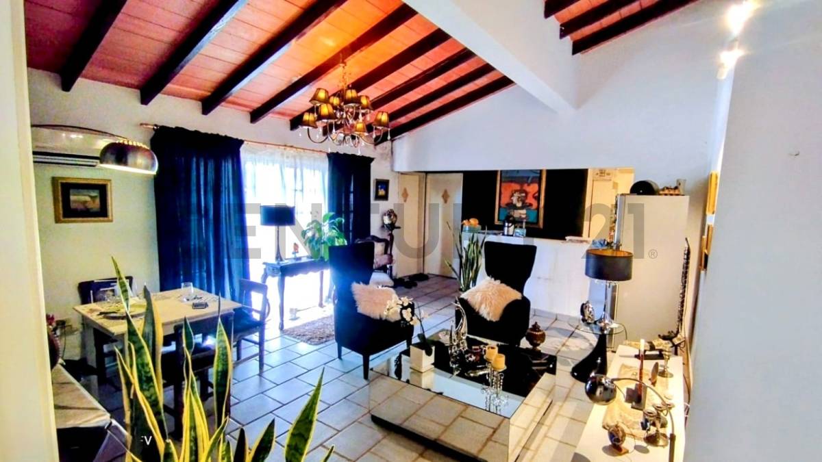 En venta amplia residencia zona UCA - imagen 9