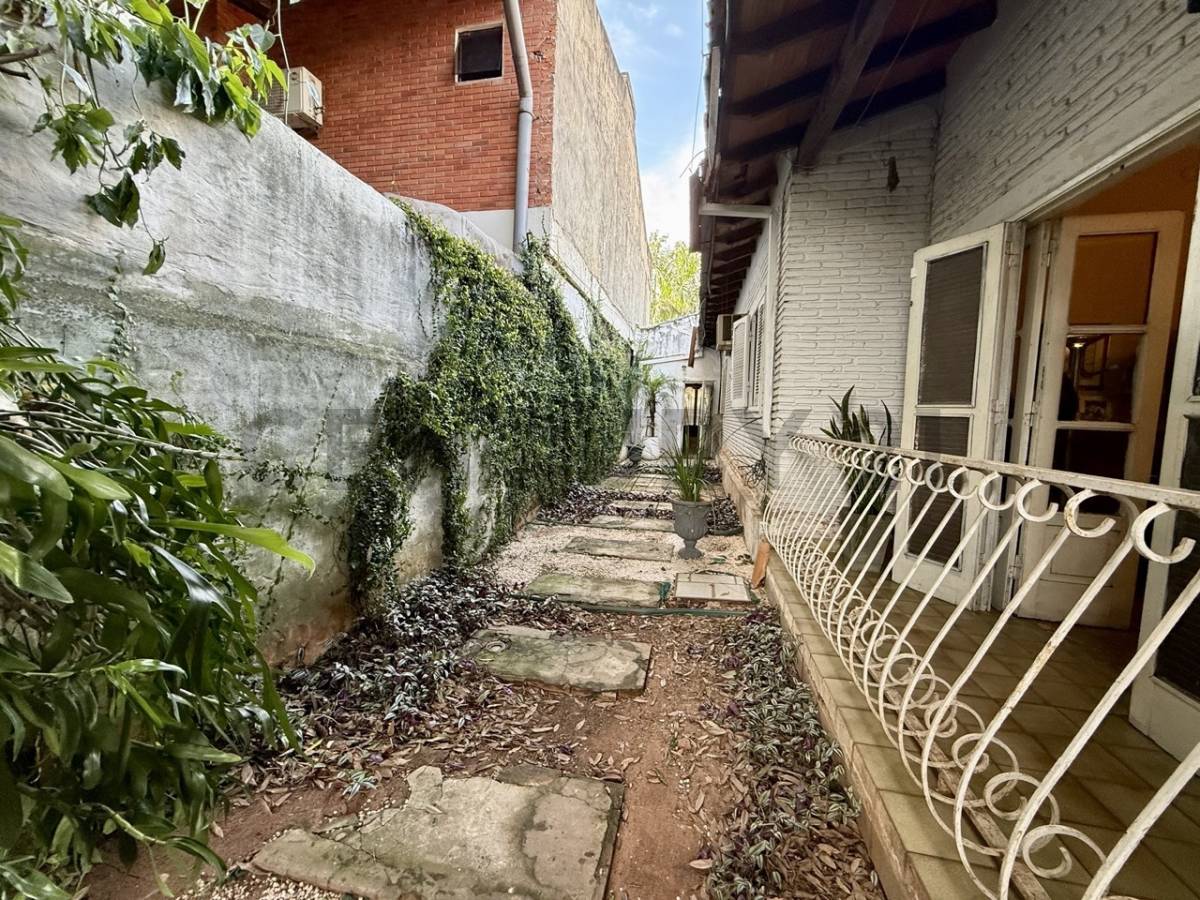 En venta amplia residencia zona UCA - imagen 18