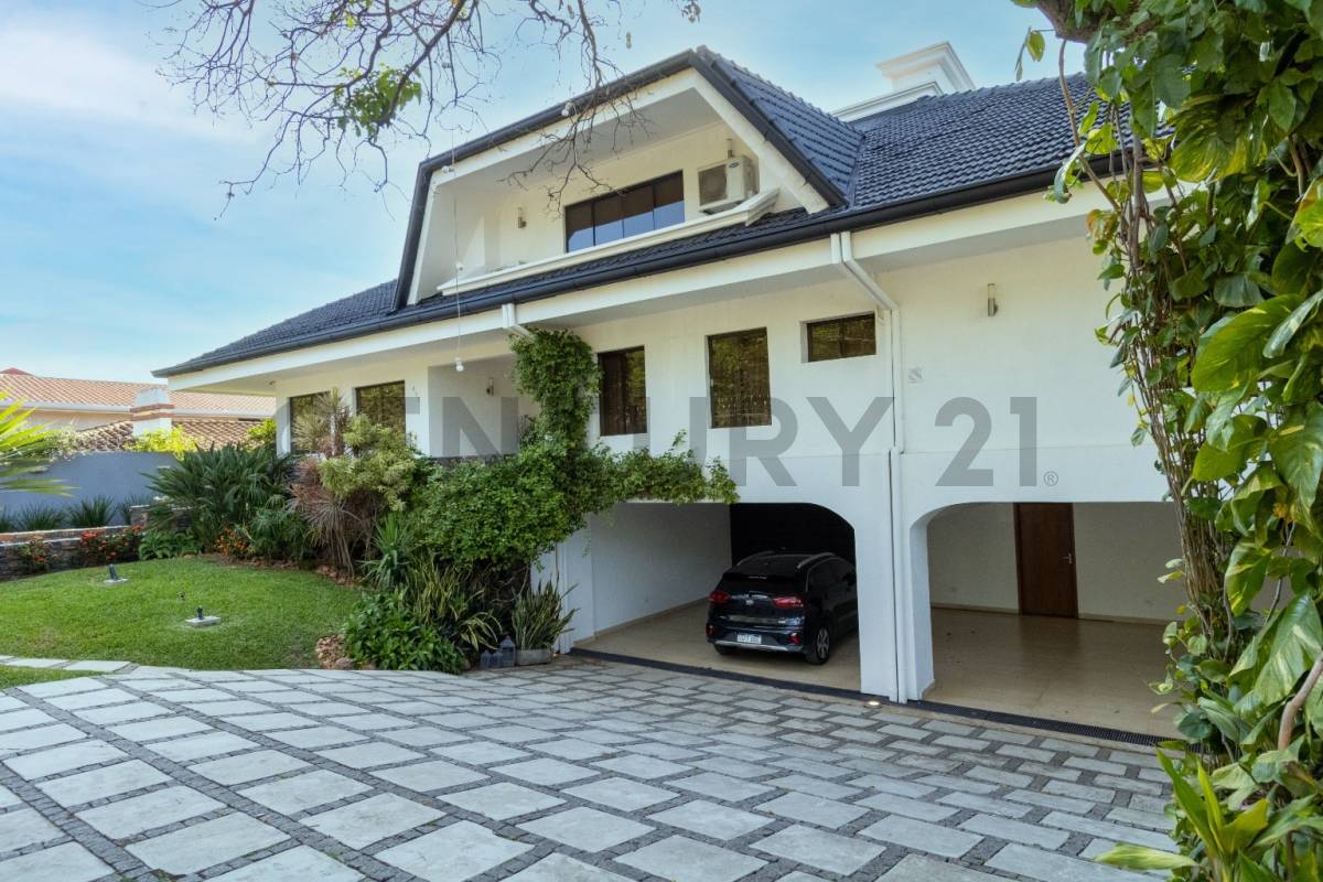 EXCLUSIVA RESIDENCIA EN VENTA | BARRIO SANTO DOMINGO - 1