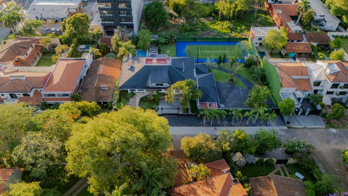 EXCLUSIVA RESIDENCIA EN VENTA | BARRIO SANTO DOMINGO - 2