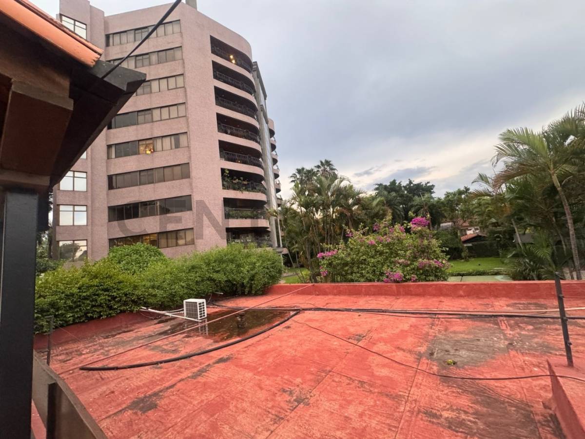 VENDO CASA A REFACCIONAR SOBRE AVDA. SANTISIMO SACRAMENTO - imagen 4