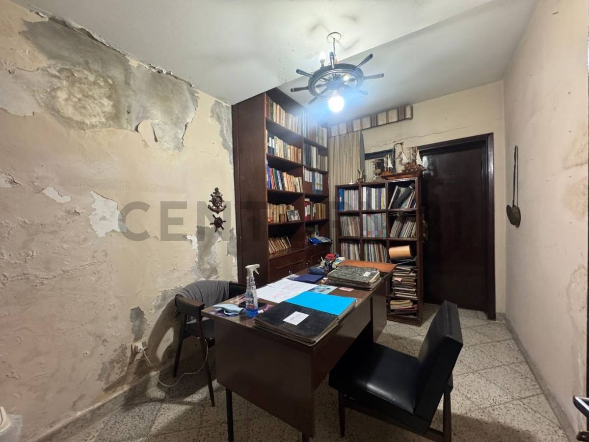 VENDO CASA A REFACCIONAR SOBRE AVDA. SANTISIMO SACRAMENTO - imagen 7