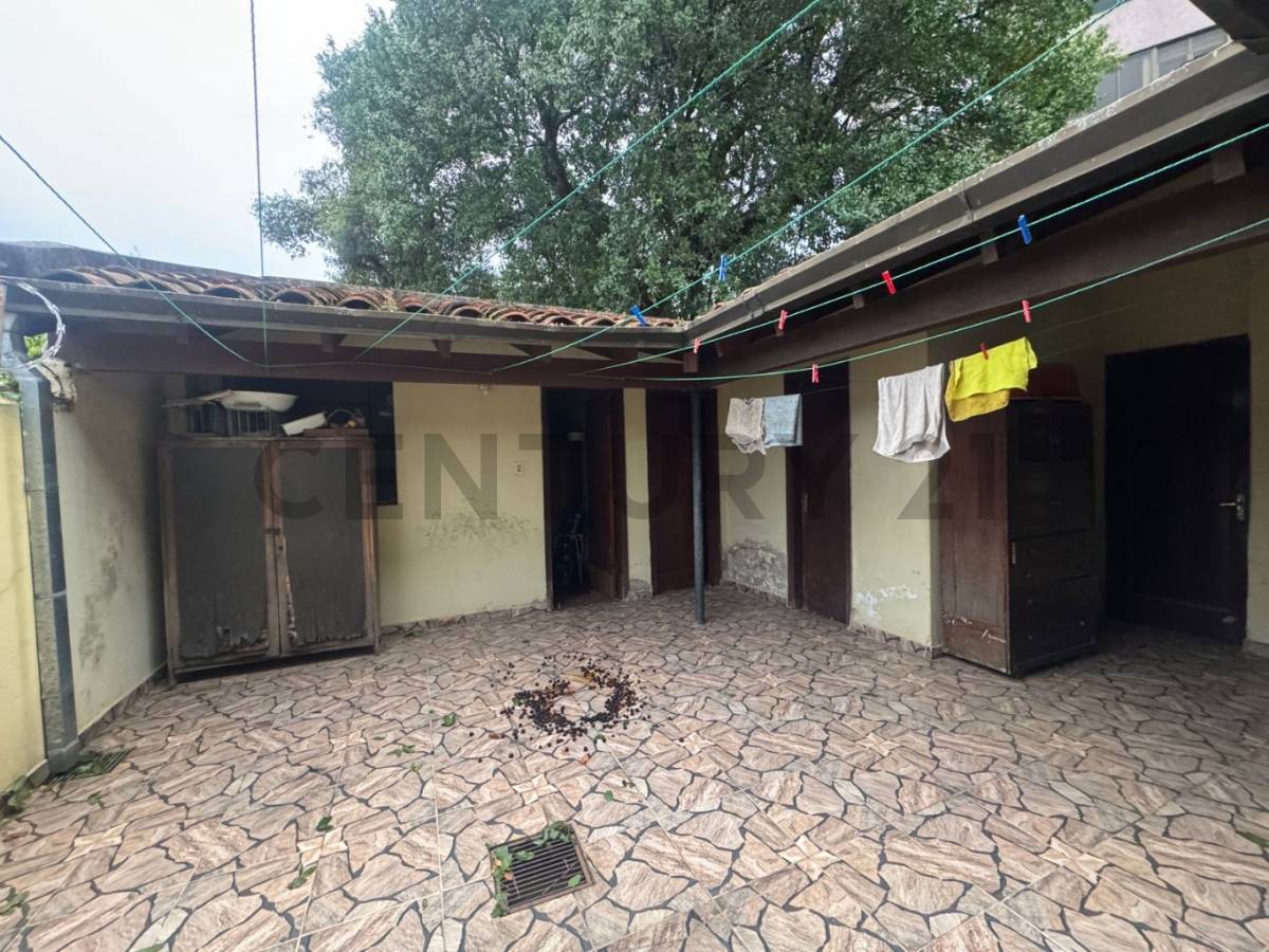 VENDO CASA A REFACCIONAR SOBRE AVDA. SANTISIMO SACRAMENTO - imagen 10