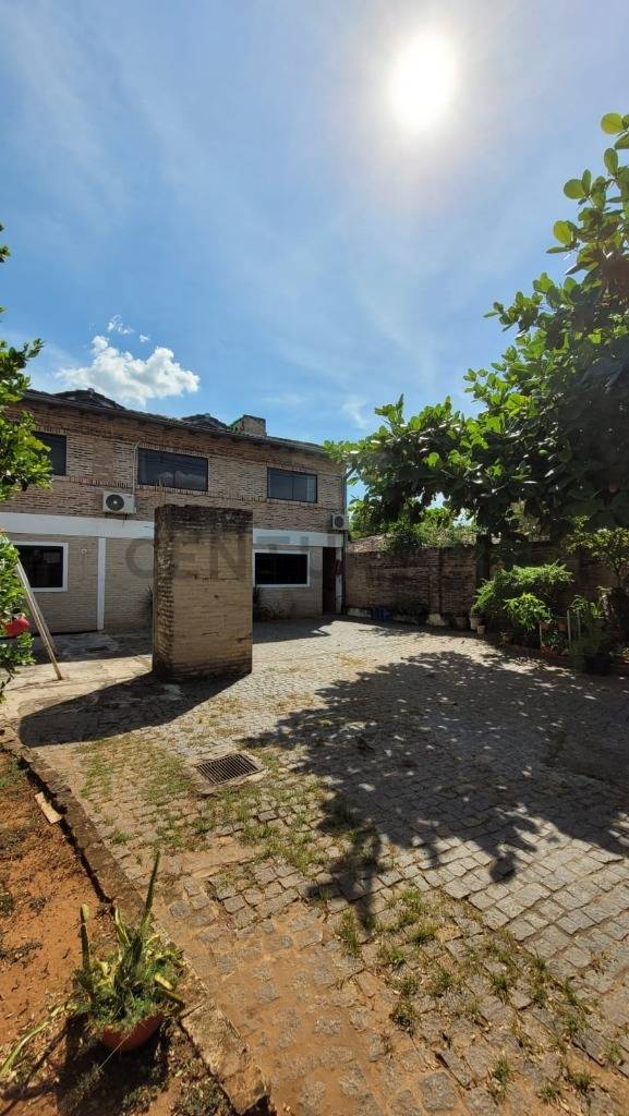 EN VENTA AMPLIA PROPIEDAD IDEAL PARA DESARROLLO A PASOS DE SANTISIMA TRINIDAD - imagen 2