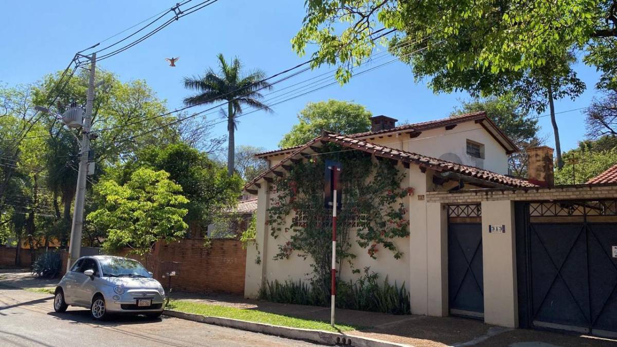 HERMOSA Y AMPLIA PROPIEDAD EN ESQUINA EN ZONA PRIVILEGIADA DE ASUNCIÓN - 4