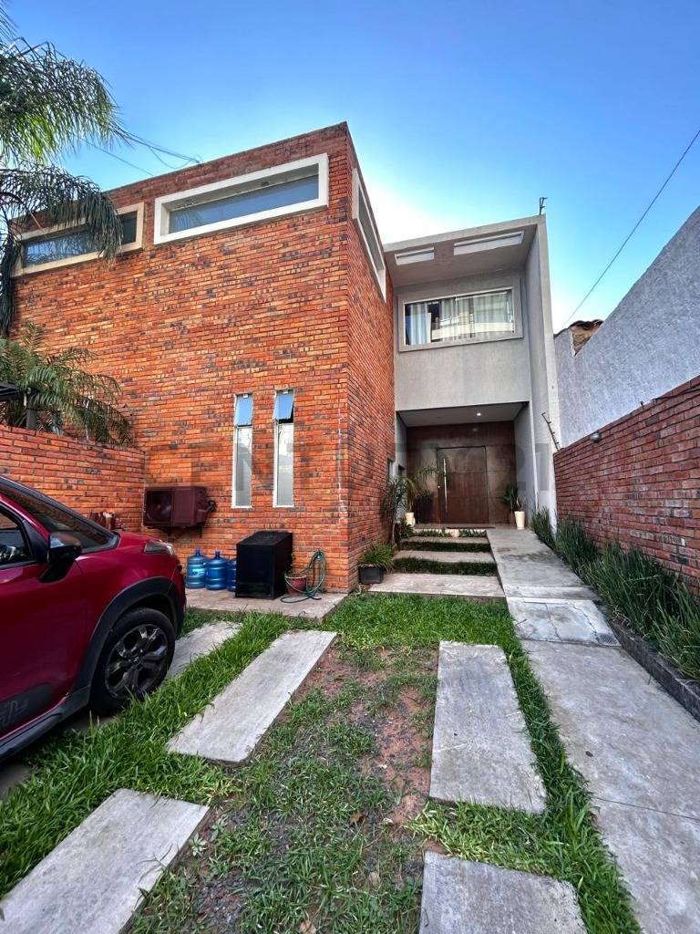 Vendo amplia casa pareada en Ycua Sati - imagen 2