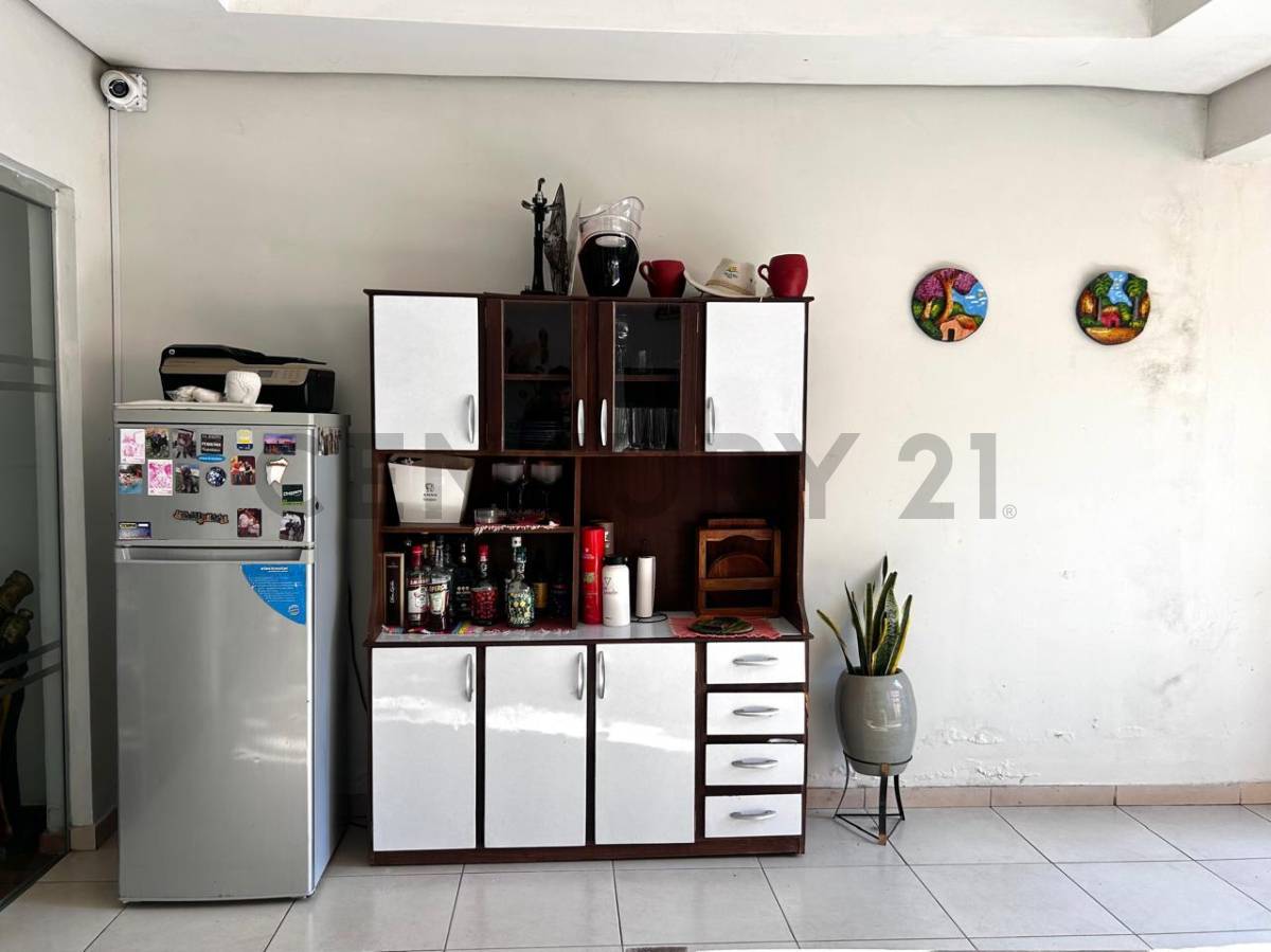 Vendo amplia casa pareada en Ycua Sati - imagen 12