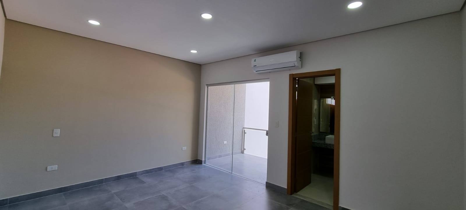 ALQUILO HERMOSO DUPLEX EN LUQUE CON FINAS TERMINACIONES - 4