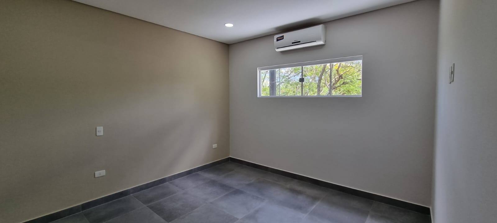 ALQUILO HERMOSO DUPLEX EN LUQUE CON FINAS TERMINACIONES - 6