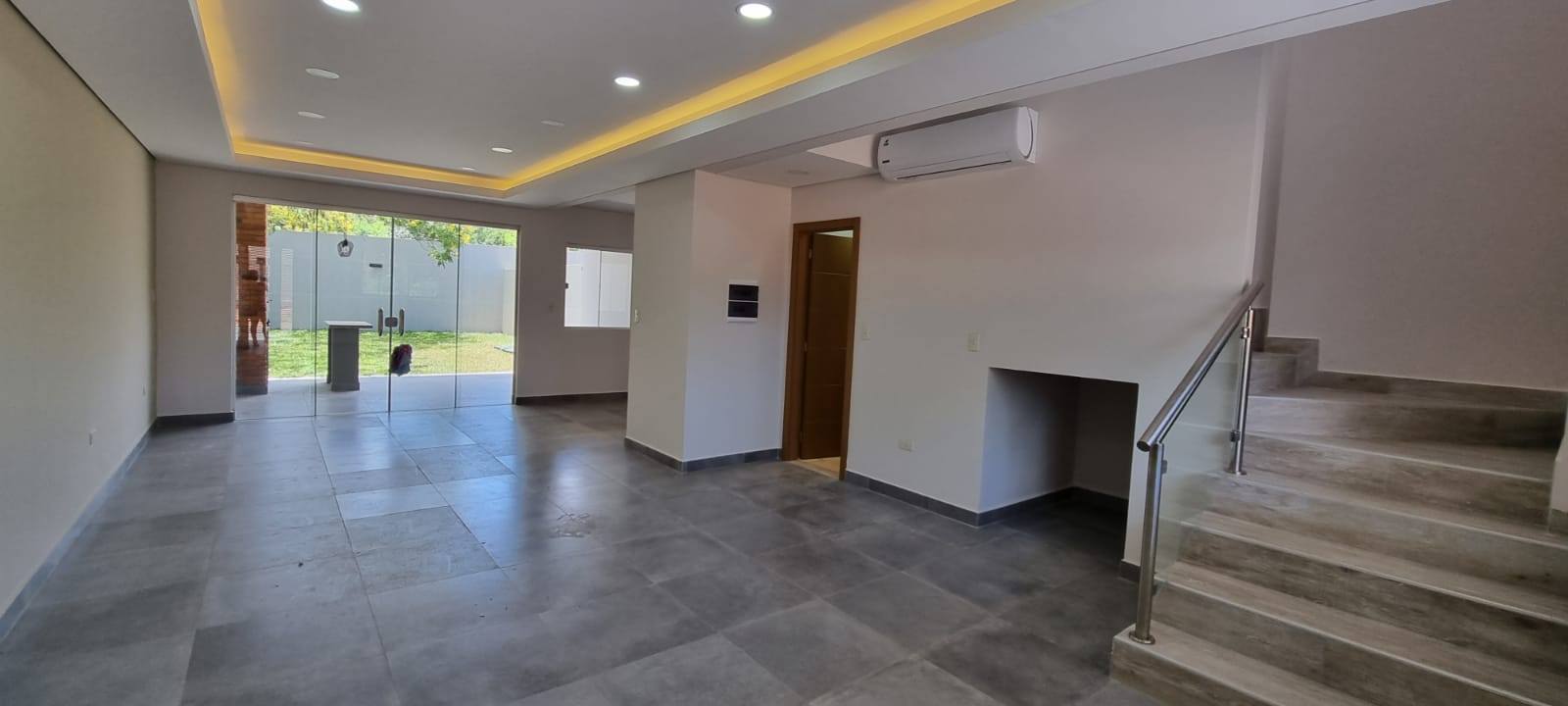 ALQUILO HERMOSO DUPLEX EN LUQUE CON FINAS TERMINACIONES - 9