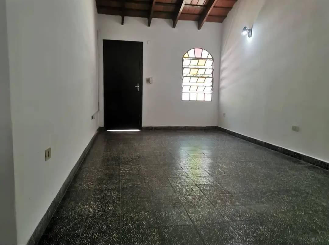ALQUILO CHALET  EN BARRIO STMA TRINIDAD - 6