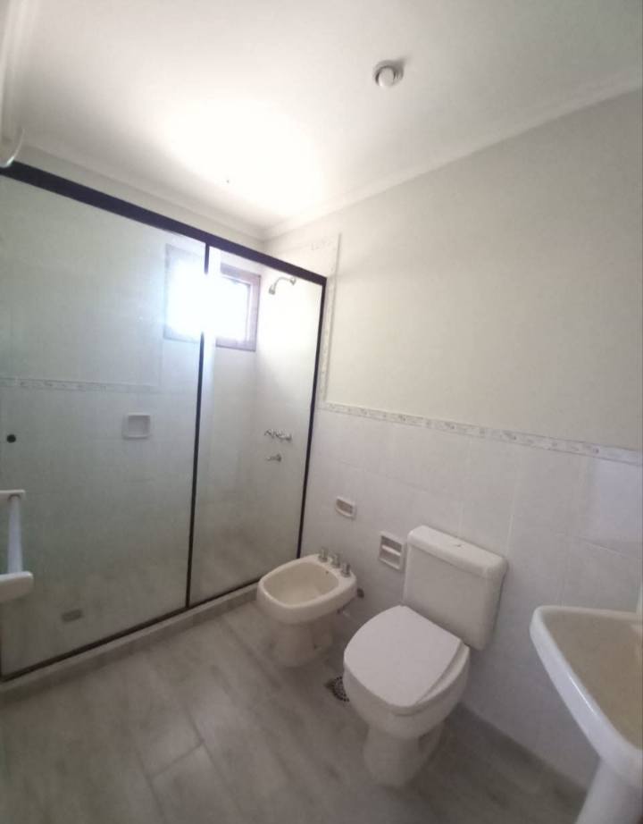 ALQUILO HERMOSA CASA EN FERNANDO DE LA MORA - imagen 3
