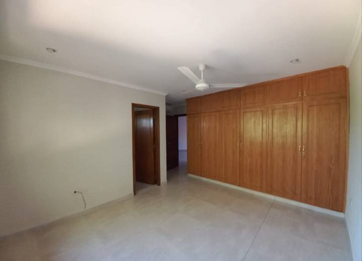ALQUILO HERMOSA CASA EN FERNANDO DE LA MORA - imagen 4