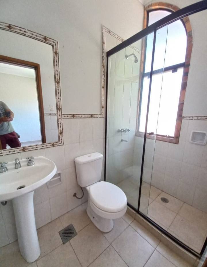 ALQUILO HERMOSA CASA EN FERNANDO DE LA MORA - imagen 11