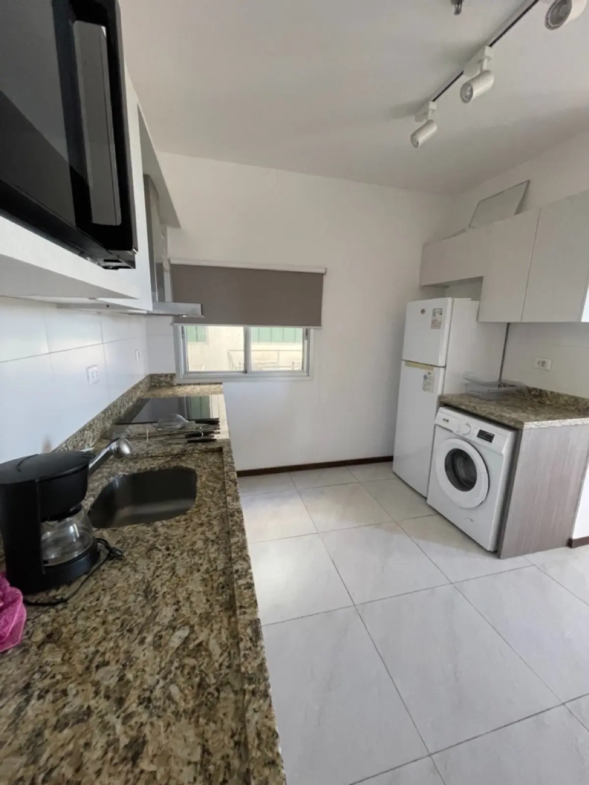 Departamento de 1 dormitorio en el Edif Rembrandt, Los Laureles, Villa Morra - 3