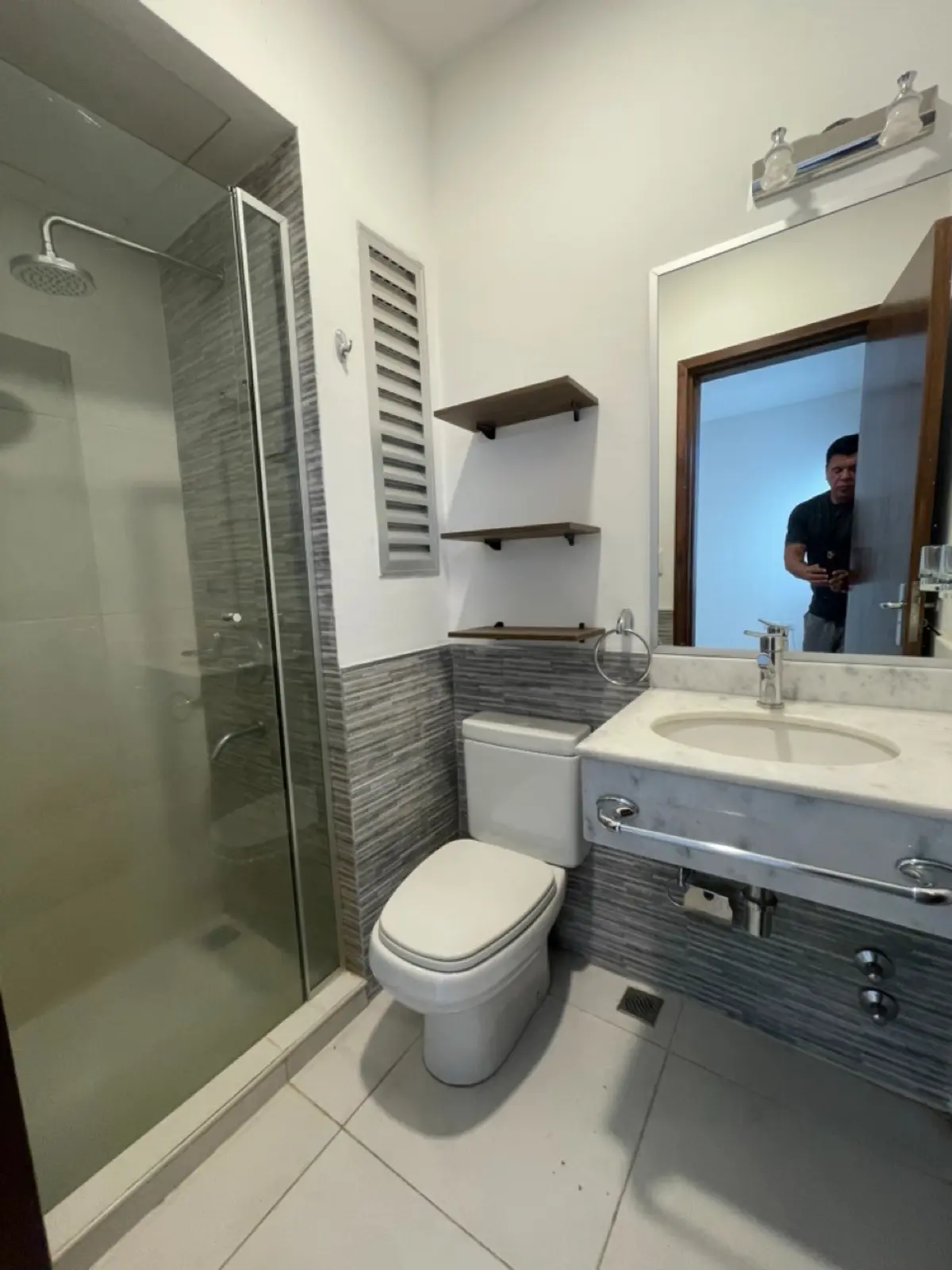 Departamento de 1 dormitorio en el Edif Rembrandt, Los Laureles, Villa Morra - 11