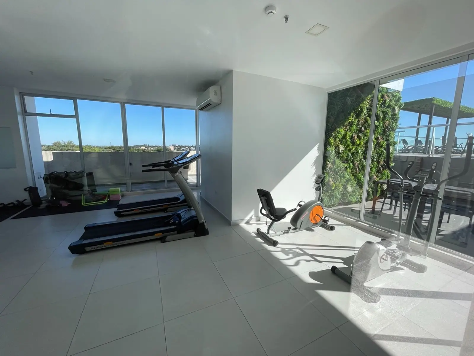 Departamento de 1 dormitorio en el Edif Rembrandt, Los Laureles, Villa Morra - 22