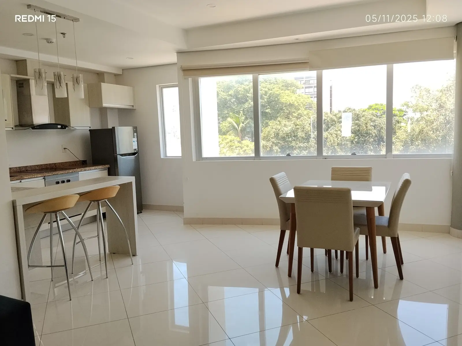 *Amplio departamento amblado de 2 dormitorios en alquiler en Villa Morra* - 1