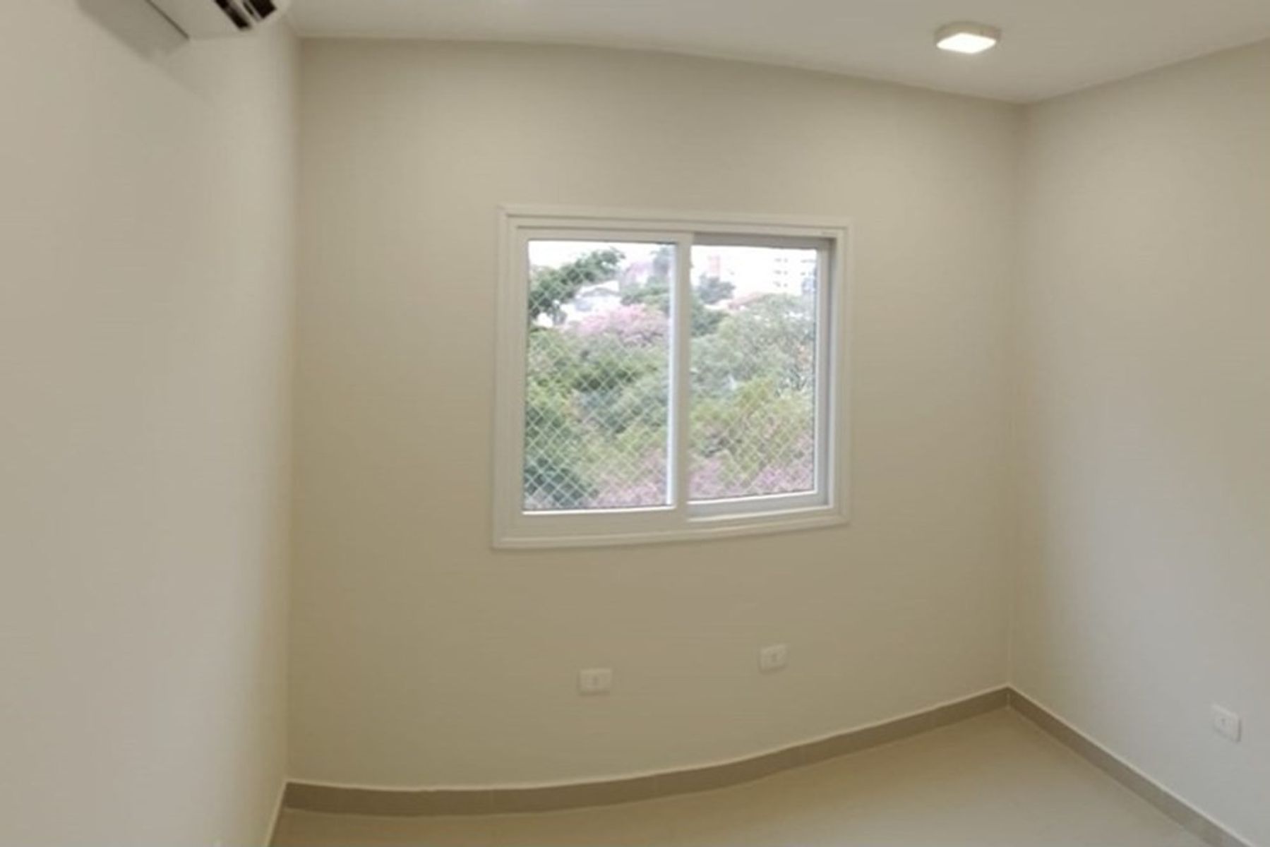 Alquilo Dpto. Moderno en Villa Morra, Asunción. - 2