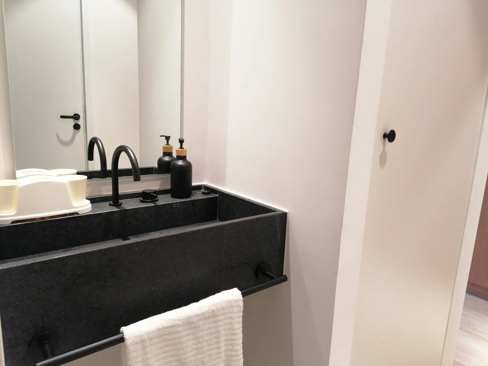 Alquilo Departamento Amoblado Villa Morra,A media cuadra de Avda España - imagen 5