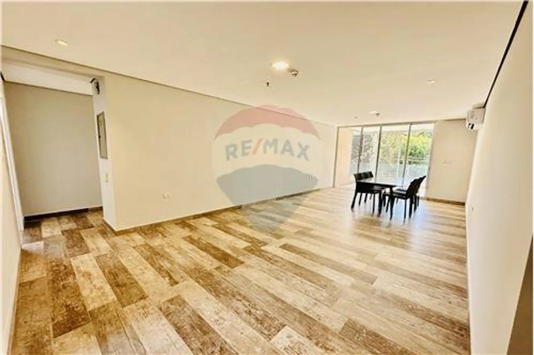 Departamento a estrenar de 3 Dormitorios en suite con 2 cocheras en Villa Morra - 2