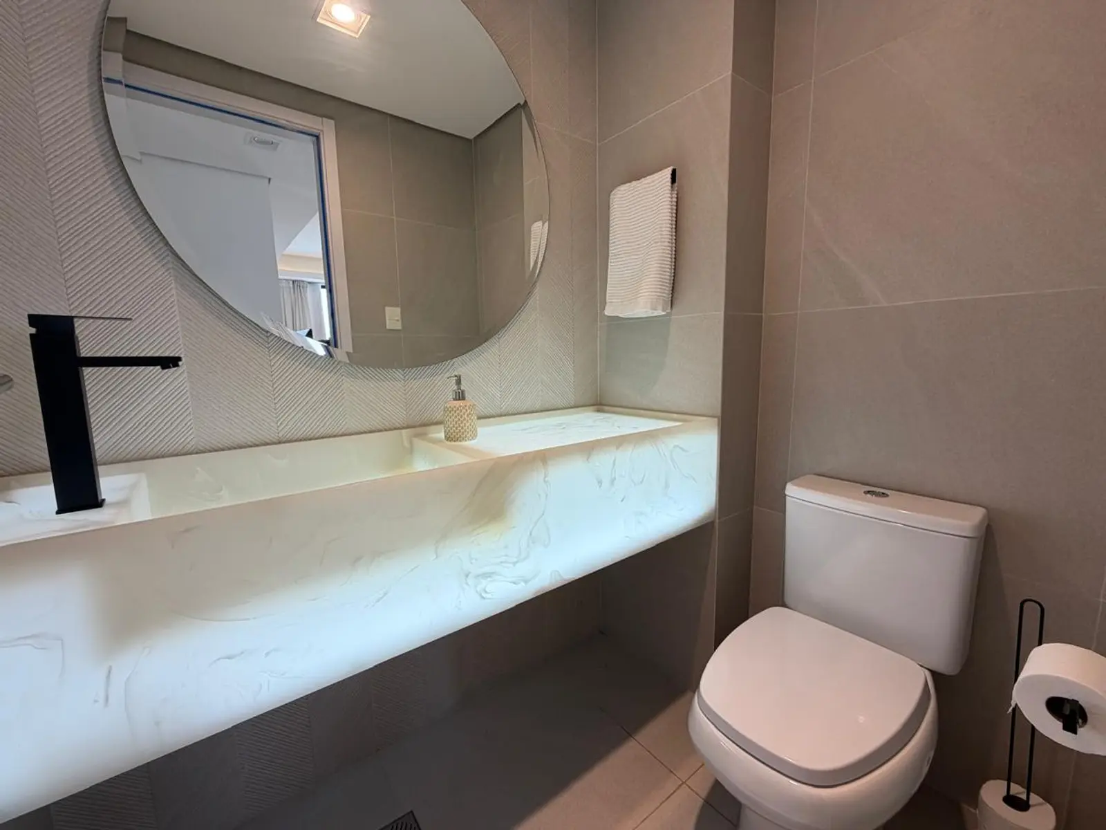 ALQUILO HERMOSO PENTHOUSE AMOBLADO CON TERRAZA PRIVADA QUINCHO,PISCINA. BARRIO VILLA MORRA - 5