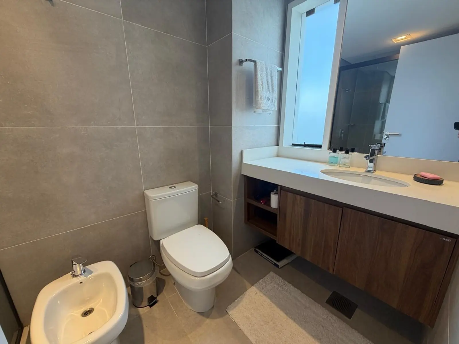 ALQUILO HERMOSO PENTHOUSE AMOBLADO CON TERRAZA PRIVADA QUINCHO,PISCINA. BARRIO VILLA MORRA - 11