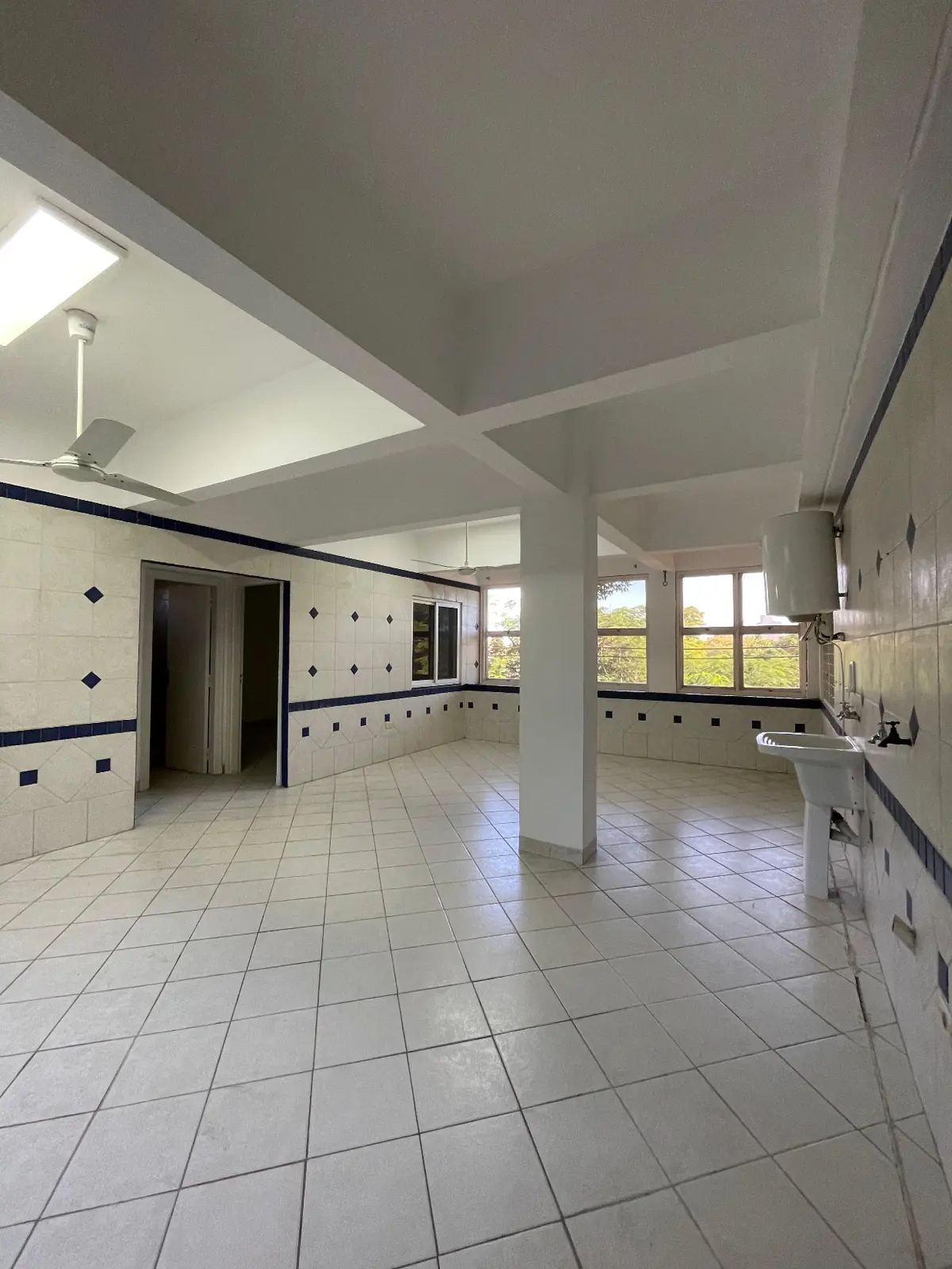 Villamorra en alquiler departamento de 4 dormitorios de 300 m2 - 6