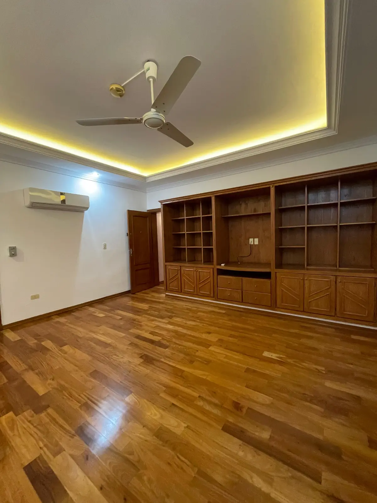 Villamorra en alquiler departamento de 4 dormitorios de 300 m2 - 11