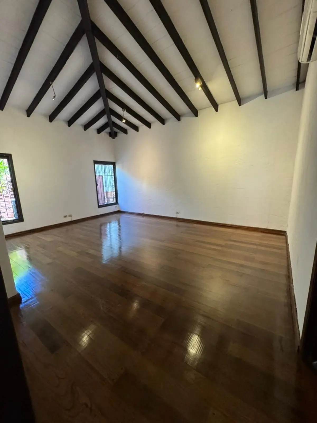 ALQUILO increible Residencia en El Dorado, para vivienda u oficina.- - 5