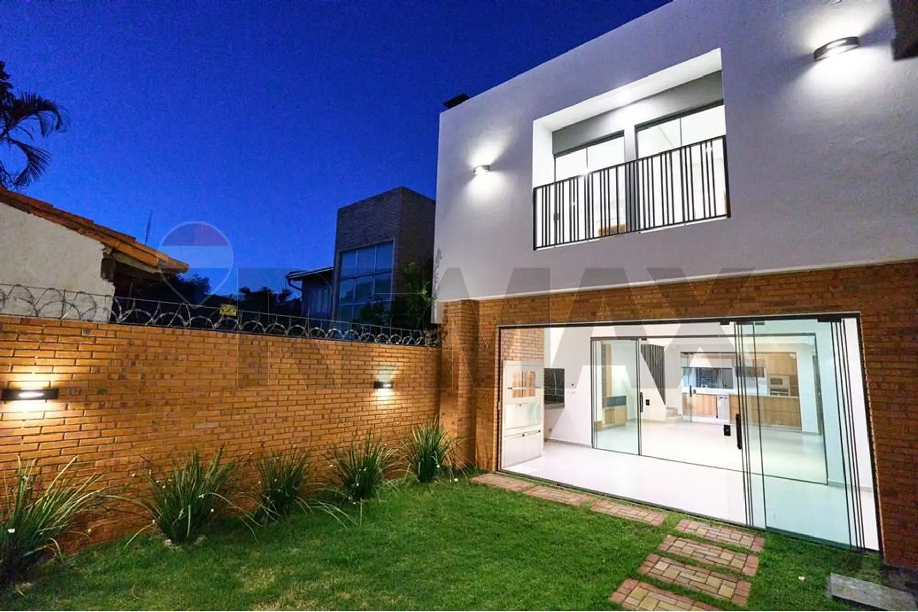 ALQUILO HERMOSA RESIDENCIA ZONA SHOPPING MCAL LOPEZ - imagen 2