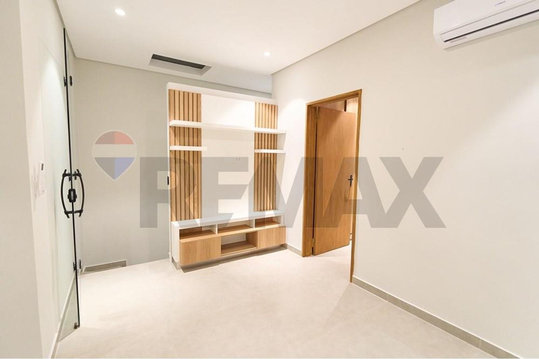 ALQUILO HERMOSA RESIDENCIA ZONA SHOPPING MCAL LOPEZ - imagen 3