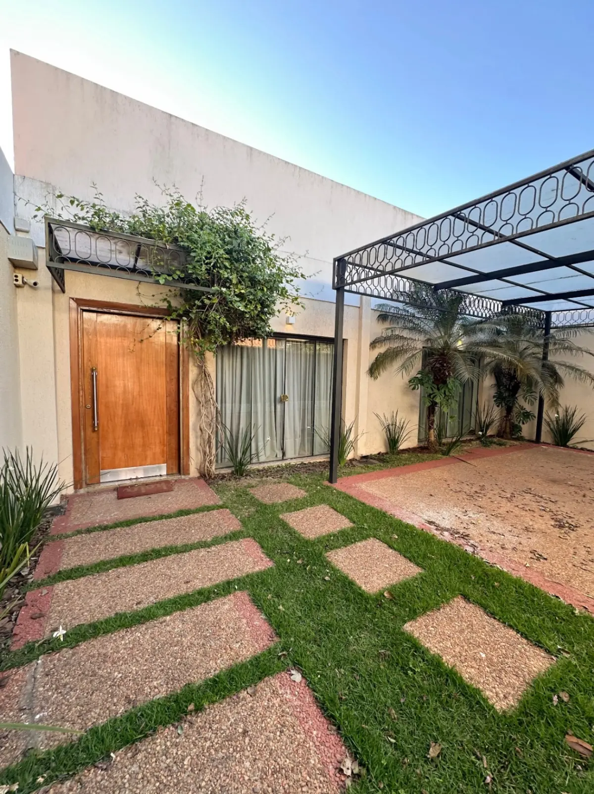 CASA EN ALQUILER Y VENTA ā RECOLETA, ASUNCIĆN - 1