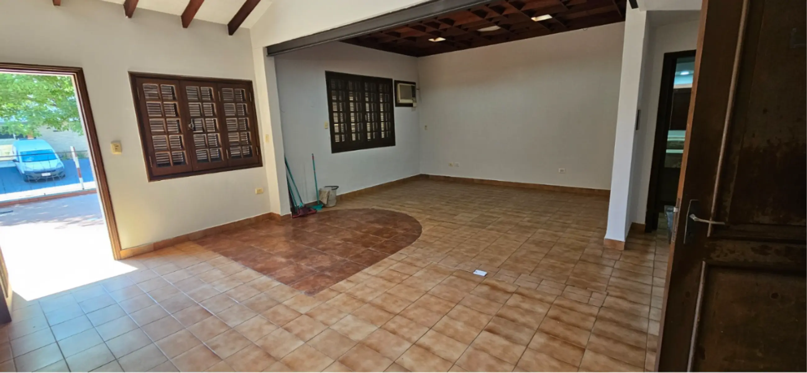 ALQUILER PARA USO COMERCIAL - BARRIO LAS MERCEDES - imagen 3