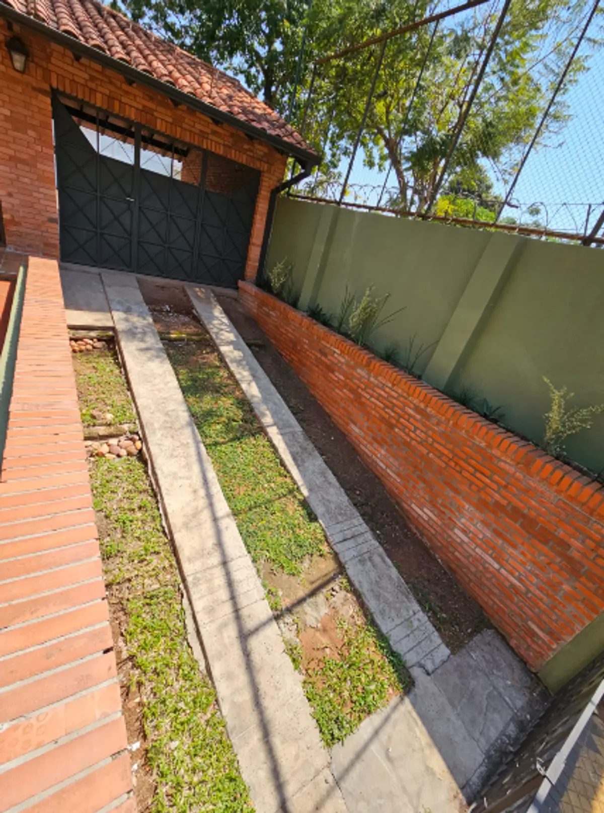 ALQUILER PARA USO COMERCIAL - BARRIO LAS MERCEDES - imagen 8