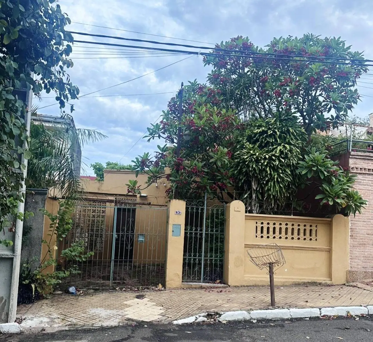 VENDO CASA A REFACCIONAR EN ZONA CENTRO DE ASUNCIÓN - 1