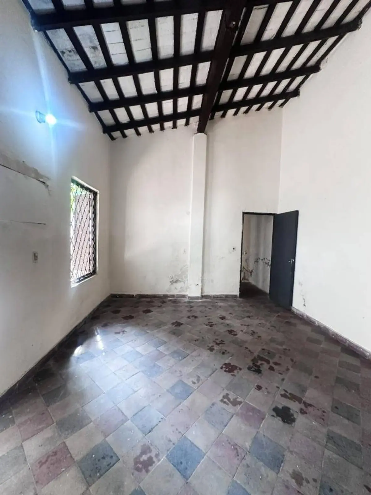VENDO CASA A REFACCIONAR EN ZONA CENTRO DE ASUNCIÓN - 3