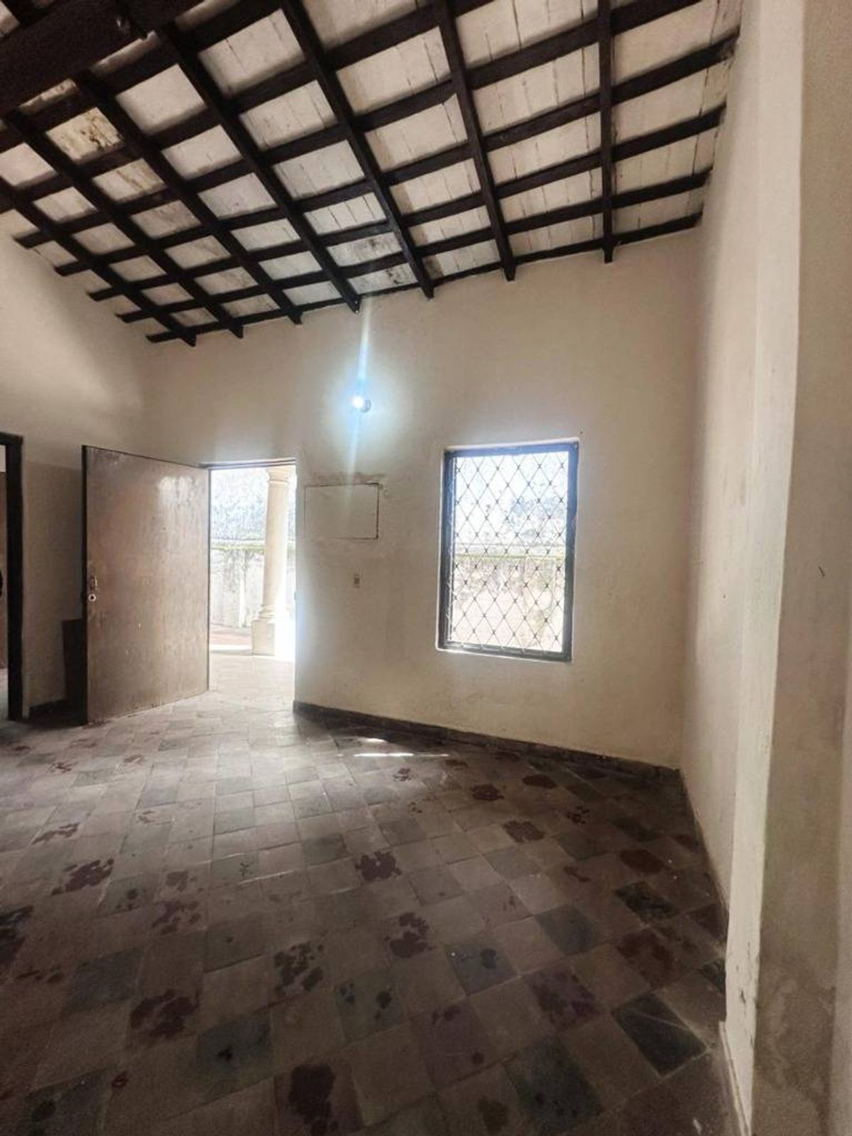 VENDO CASA A REFACCIONAR EN ZONA CENTRO DE ASUNCIÓN - 4
