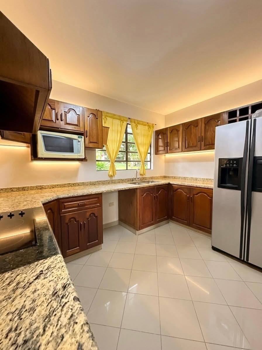 VENDO RESIDENCIA EN BARRIO MBURUCUYÁ - imagen 2