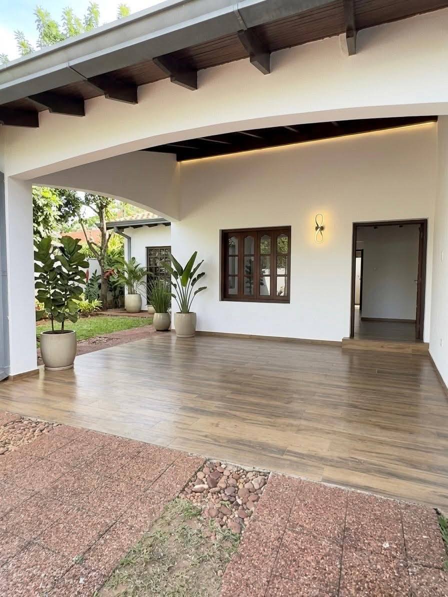 VENDO RESIDENCIA EN BARRIO MBURUCUYÁ - imagen 7
