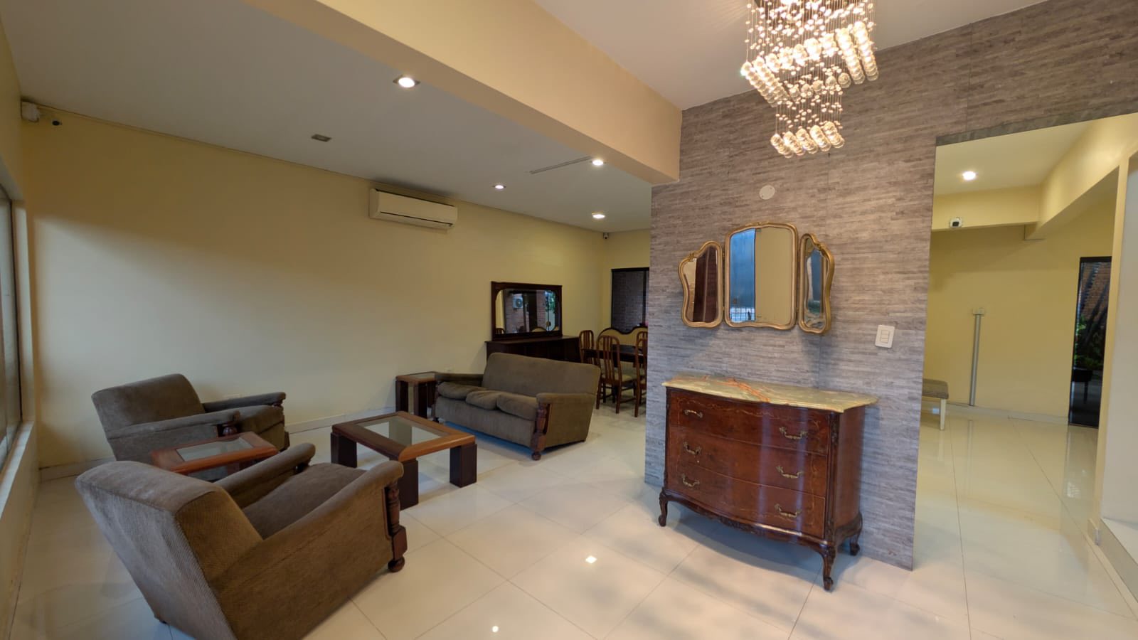 Residencia amoblada en alquiler o venta - Zona estratégica - 3