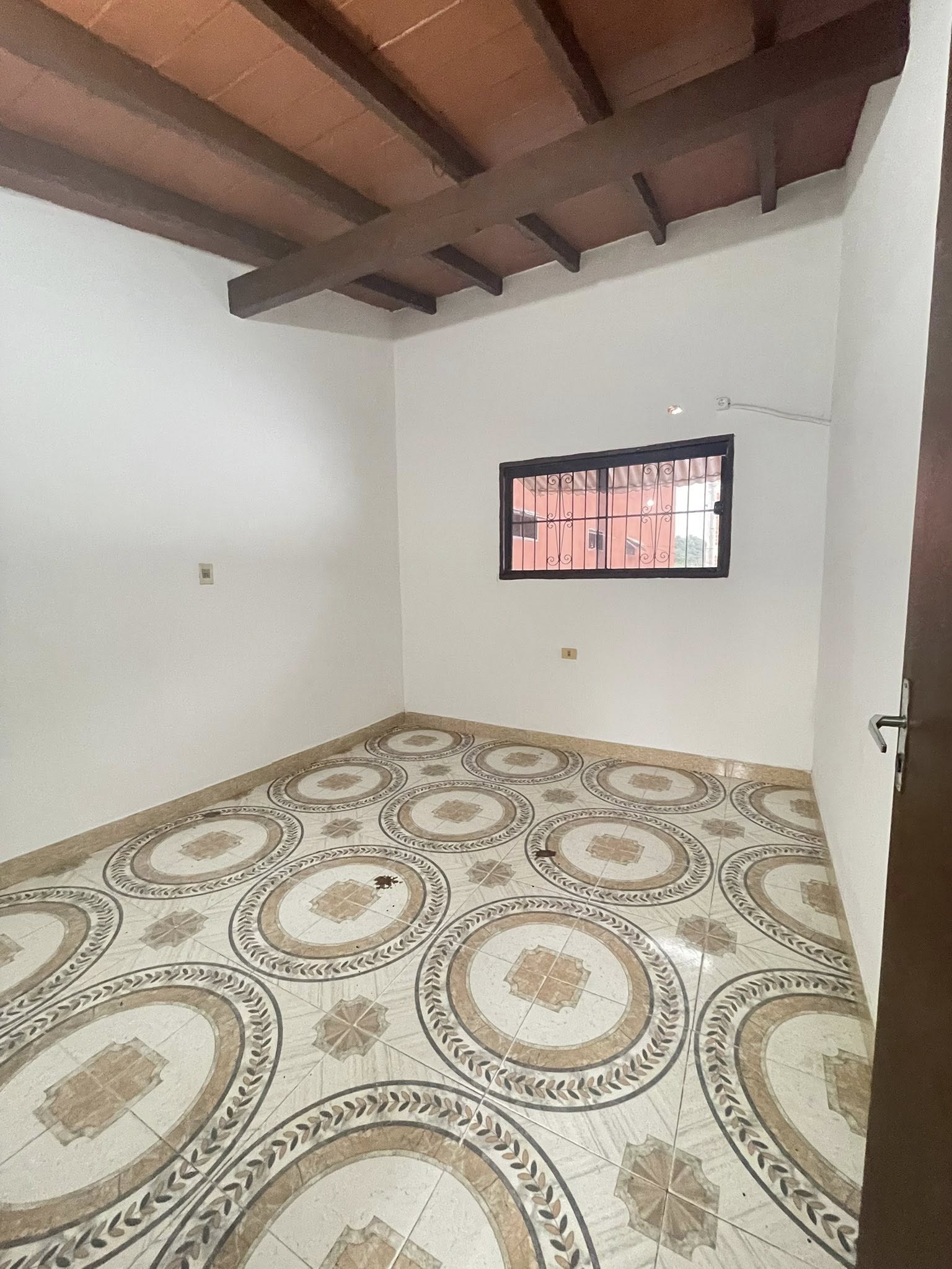 🚨Alquilo hermoso duplex pequeño en Ñemby a un paso de Avda Acceso Sur y a 5 min del Desvío San Antonio 🏡 - 2