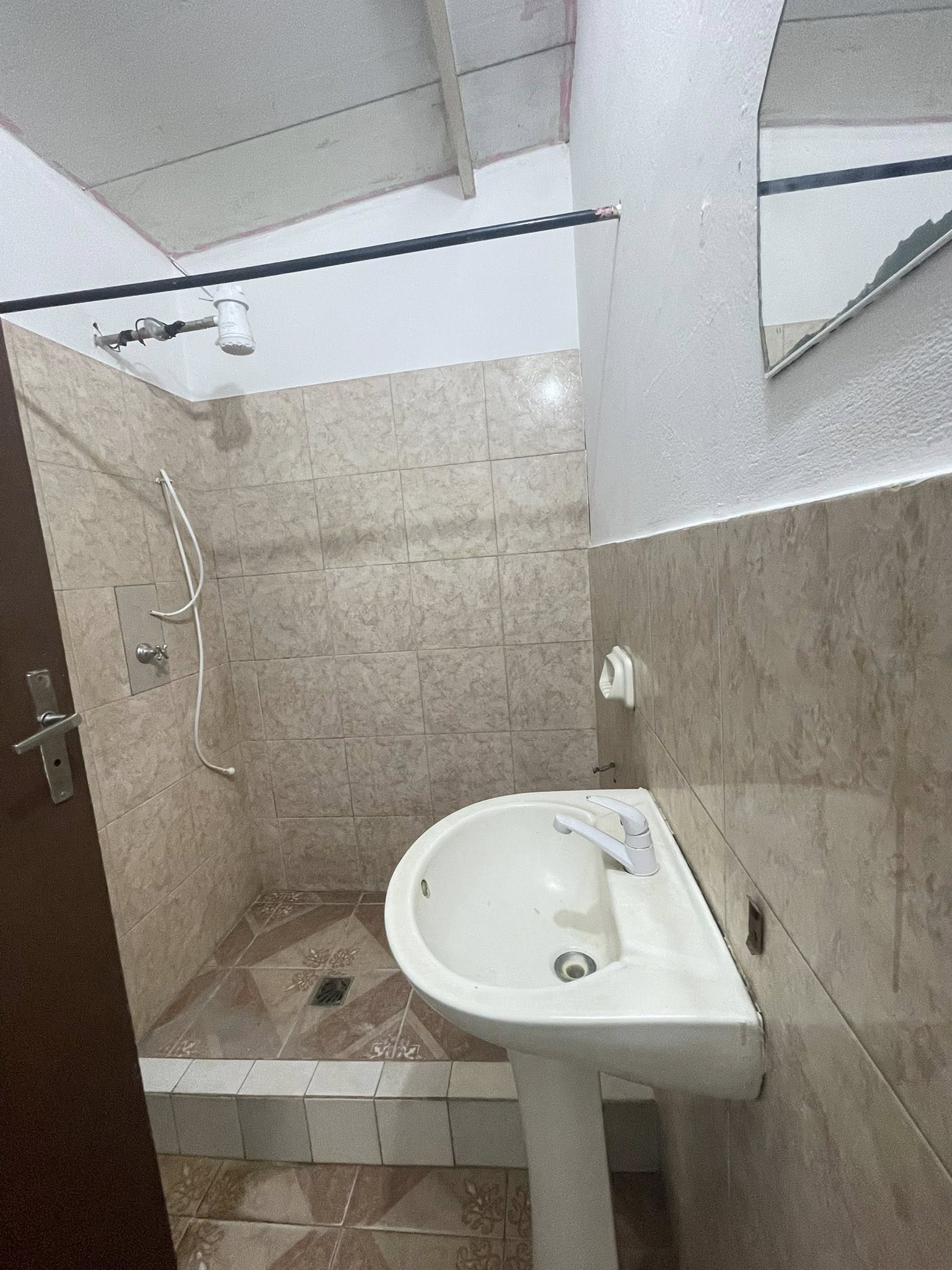 🚨Alquilo hermoso duplex pequeño en Ñemby a un paso de Avda Acceso Sur y a 5 min del Desvío San Antonio 🏡 - 4