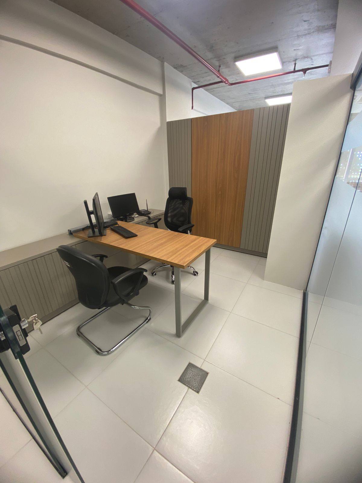 Se alquila oficina Corporativa sin muebles en Edificio Corporativo Zona León Condou - 3