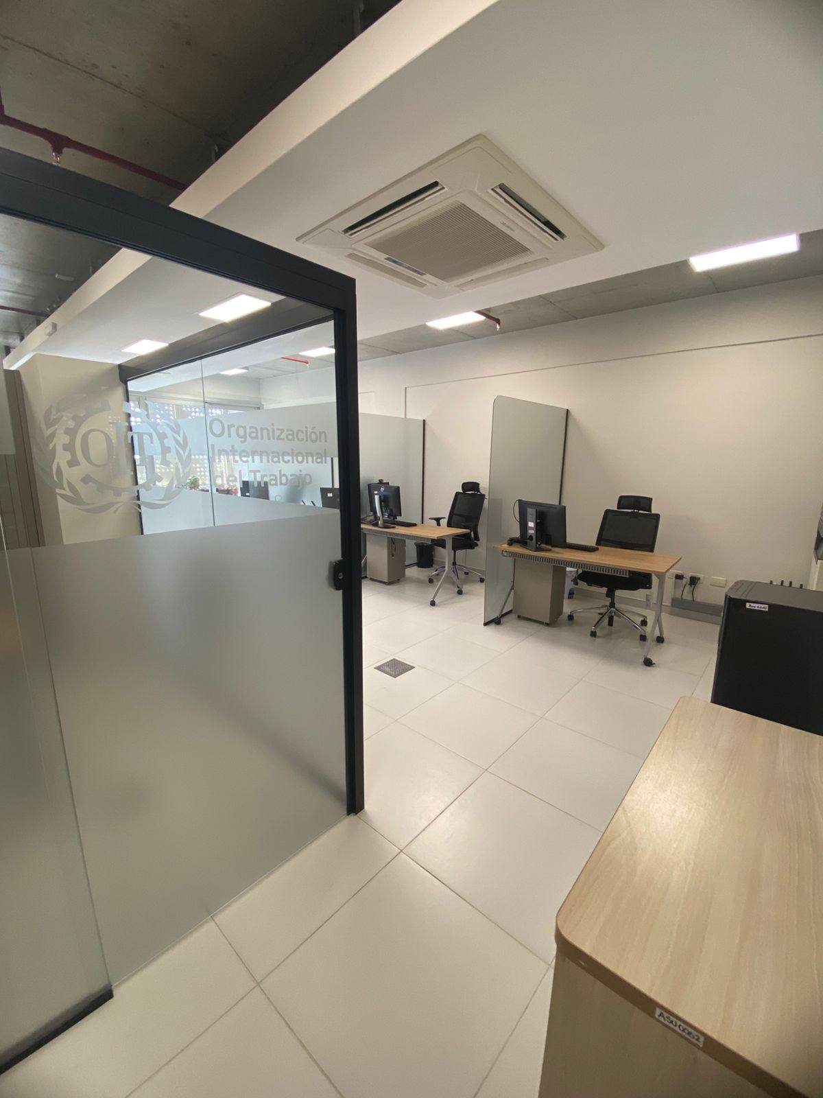 Se alquila oficina Corporativa sin muebles en Edificio Corporativo Zona León Condou - 4