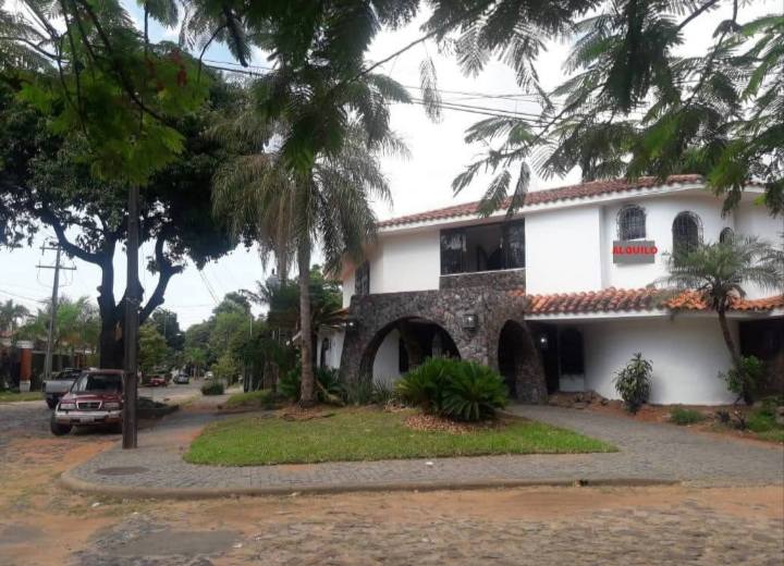 ALQUILO AMPLIA FASTUOSA RESIDENCIA EN ASUNCION - imagen 14